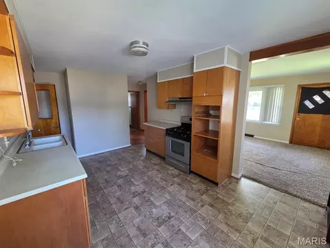 Kitchen - 407 Madison St, Canton, MO 63435 photo 4 of 5