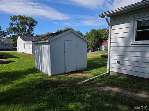 Exterior - 407 Madison St, Canton, MO 63435 photo 5 of 5