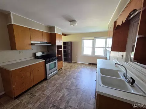 Kitchen - 407 Madison St, Canton, MO 63435 photo 5 of 5