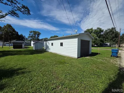 Exterior - 407 Madison St, Canton, MO 63435 photo 3 of 5