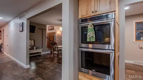 Entry Way - 1231 Brown Ln, Saint Clair, MO 63077 photo 1 of 7