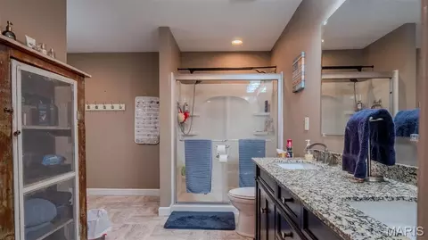Bath - 1231 Brown Ln, Saint Clair, MO 63077 photo 1 of 4