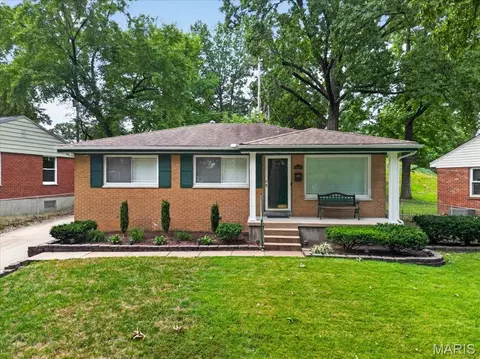 8418 Rosalie Ave, Brentwood, MO 63144