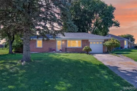 728 Pine St, Saint Charles, MO 63301