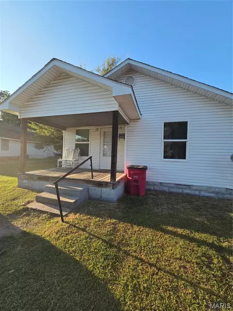 810 E Kathleen St, Sikeston, MO 63801