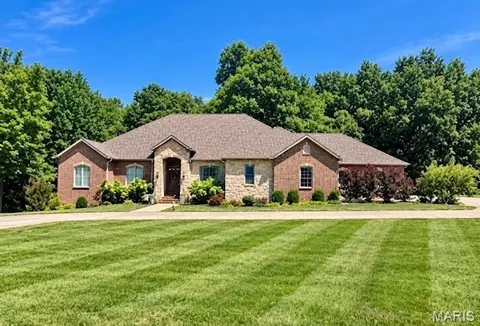 345 Royal Lake Dr, Cape Girardeau, MO 63701