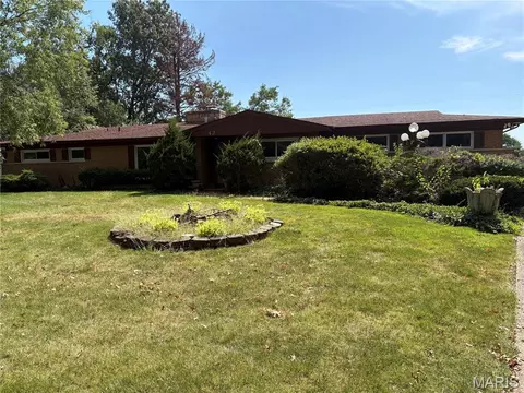42 Harneywold Dr, Saint Louis, MO 63136