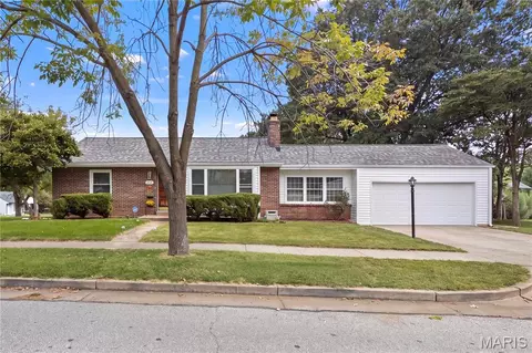 1252 Liggett Ave, Crestwood, MO 63126