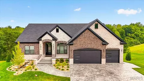 10 Crestwood Bend Ct, Black Jack, MO 63033