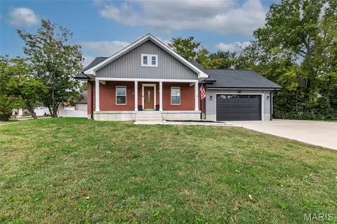 4593 Old Baumgartner Rd, Oakville, MO 63129
