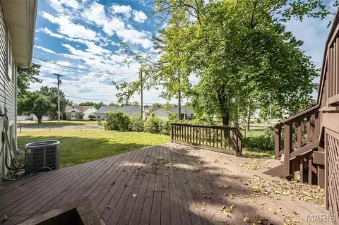 Exterior - 4345 Ringer Rd, Mehlville, MO 63129 photo 8 of 10