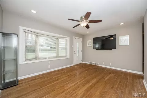 Living - 4345 Ringer Rd, Mehlville, MO 63129 photo 3 of 4