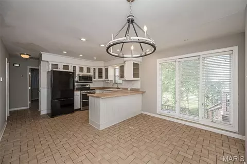 Kitchen - 4345 Ringer Rd, Mehlville, MO 63129 photo 4 of 4