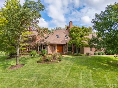 18 Overbrook Dr, Ladue, MO 63124