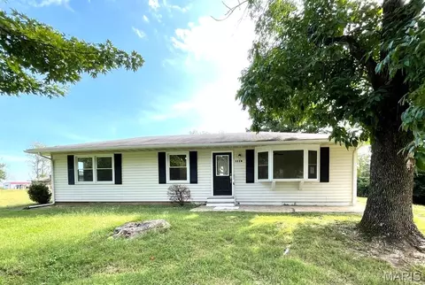 1110 Lincoln St, Saint Libory, IL 62282