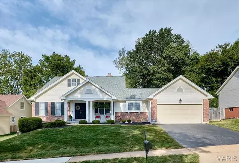 1843 Shadywood Ct, Chesterfield, MO 63017