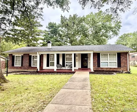 6710 Ryan Crest Dr, Florissant, MO 63033