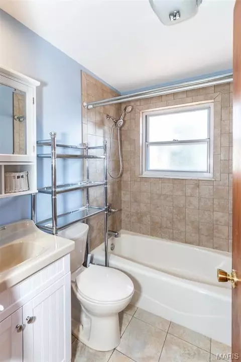 Bath - 2912 Raw Wind Dr, High Ridge, MO 63049 photo 2 of 2