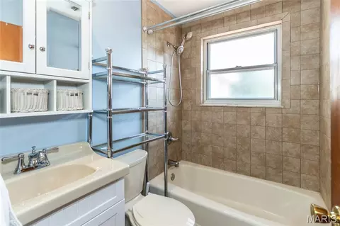 Bath - 2912 Raw Wind Dr, High Ridge, MO 63049 photo 1 of 2