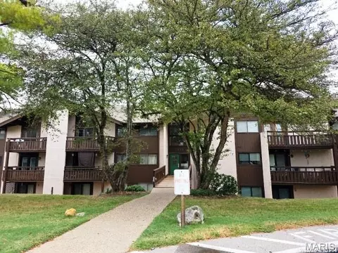 1400 Heritage Lndg #110, Saint Charles, MO 63303