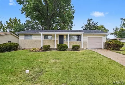 95 Sackett Dr, Florissant, MO 63033