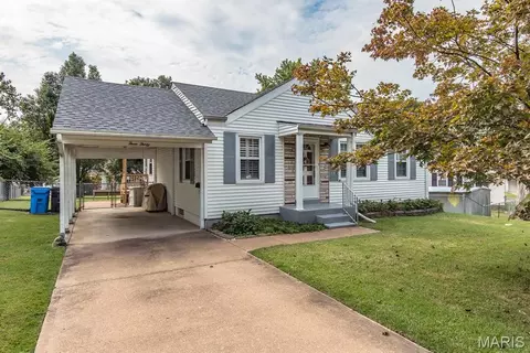 330 Derhake Rd, Florissant, MO 63031