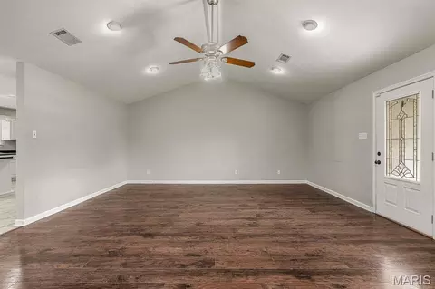 Living - 913 S Sutton Pl, Kennett, MO 63857 photo 3 of 4