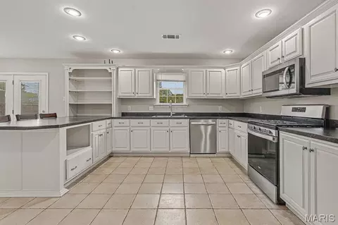 Kitchen - 913 S Sutton Pl, Kennett, MO 63857 photo 1 of 4