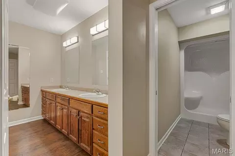 Bath - 913 S Sutton Pl, Kennett, MO 63857 photo 4 of 4