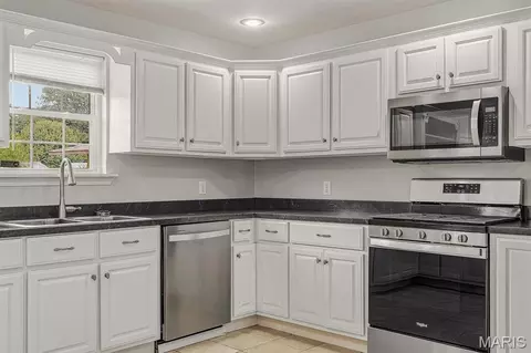 Kitchen - 913 S Sutton Pl, Kennett, MO 63857 photo 4 of 4