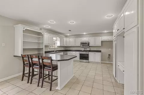 Kitchen - 913 S Sutton Pl, Kennett, MO 63857 photo 2 of 4