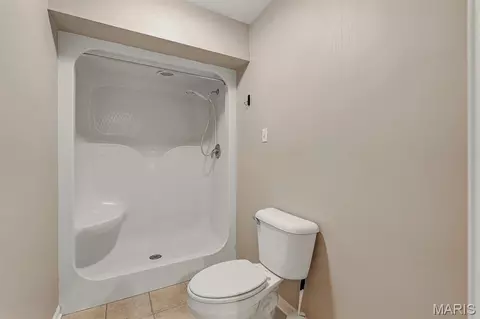 Bath - 913 S Sutton Pl, Kennett, MO 63857 photo 3 of 4
