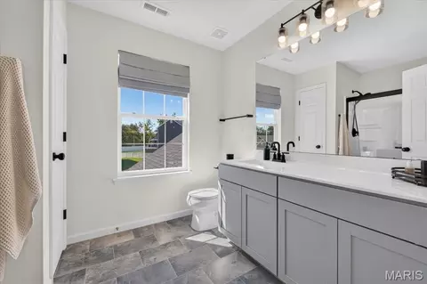 Bath - 3333 White Pine Dr, Imperial, MO 63052 photo 2 of 3