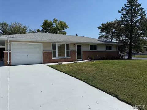 332 Joseph Dr, Fairview Heights, IL 62208