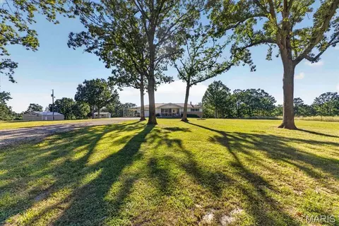 18555 County Road 436, Saint James, MO 65559