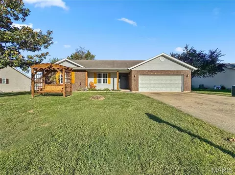 118 Osterhage Dr, Waterloo, IL 62298