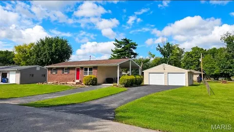 5 Oak Dr, Saint Peters, MO 63376