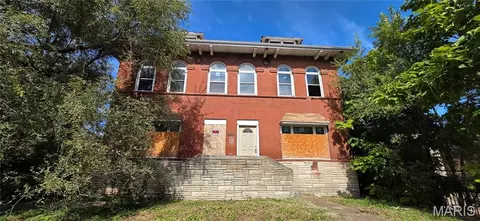 3917 W Belle Pl, Saint Louis, MO 63108
