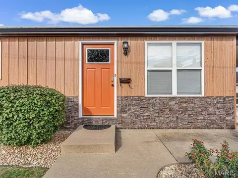 Exterior - 403 S Moore St, Waterloo, IL 62298 photo 3 of 4