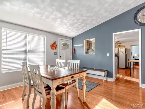 Dining - 403 S Moore St, Waterloo, IL 62298 photo 3 of 3