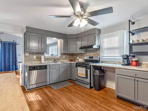 Kitchen - 403 S Moore St, Waterloo, IL 62298 photo 2 of 2