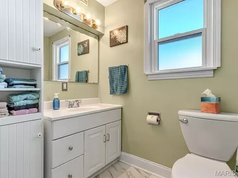 Bath - 403 S Moore St, Waterloo, IL 62298 photo 2 of 2