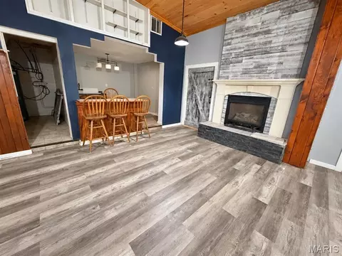 Living - 13515 Locust St, Dexter, MO 63841 photo 2 of 2