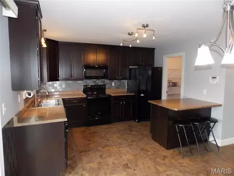 Kitchen - 384 Arvel Ln, Washington, MO 63090 photo 4 of 9
