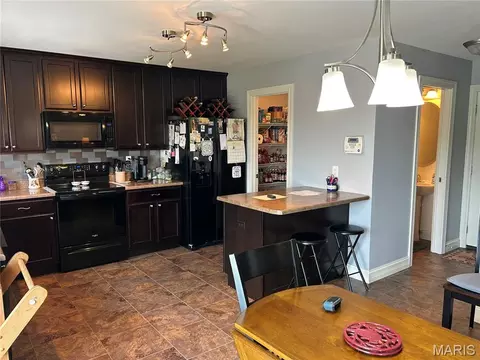 Kitchen - 384 Arvel Ln, Washington, MO 63090 photo 2 of 9