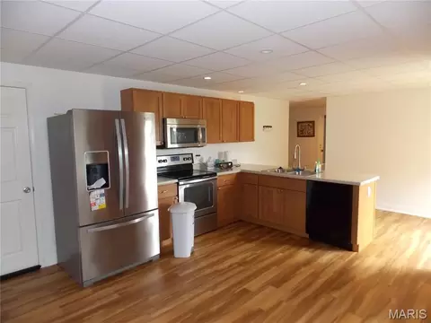 Kitchen - 384 Arvel Ln, Washington, MO 63090 photo 6 of 9