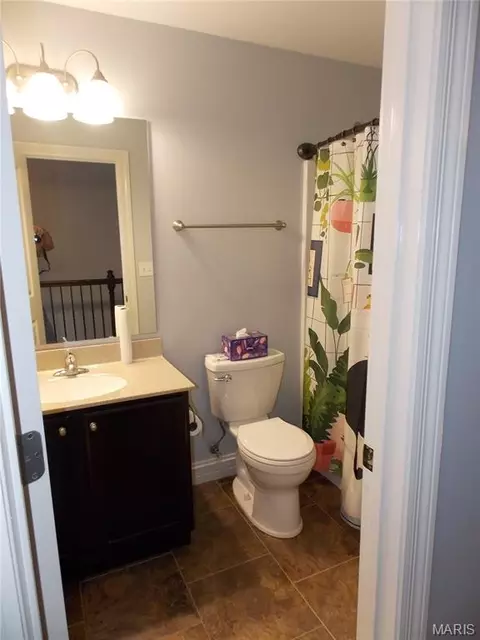 Bath - 384 Arvel Ln, Washington, MO 63090 photo 6 of 10