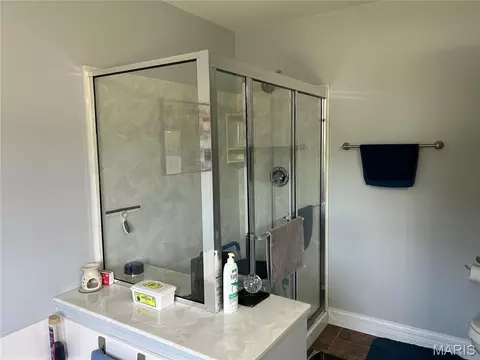 Bath - 384 Arvel Ln, Washington, MO 63090 photo 2 of 10
