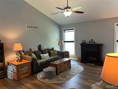 Living - 384 Arvel Ln, Washington, MO 63090 photo 2 of 6