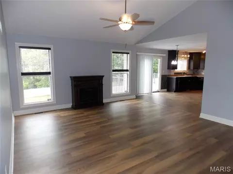 Living - 384 Arvel Ln, Washington, MO 63090 photo 5 of 6